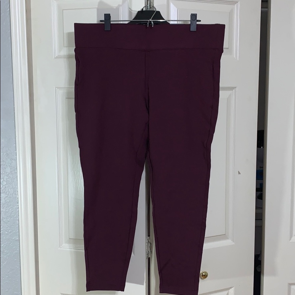 Size 2 NWT Torrid Burgundy Ponte Pixie Pants